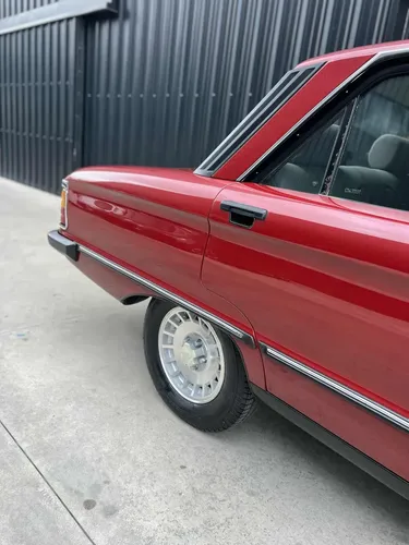 Ford Falcon de Lujo 3.0 Sedán rojo 1988, premio de la rifa