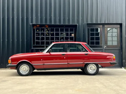Ford Falcon de Lujo, vista frontal