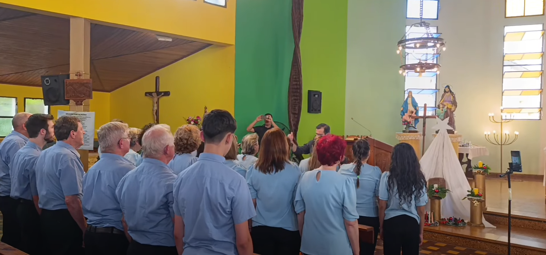 Comunidad de la Parroquia San José Obrero reunida en el templo